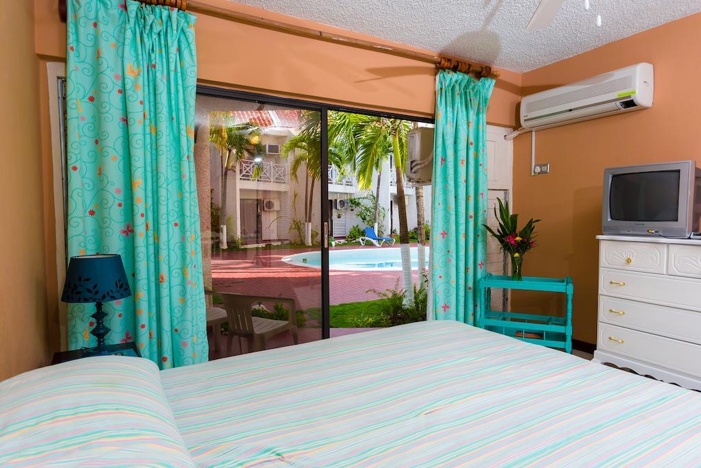 Villa Criss Ocho Rios Oda fotoğraf